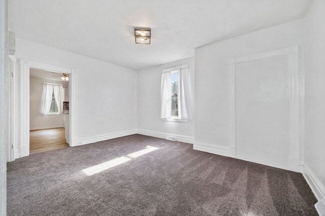 Building Photo - Newly Renovated 2 Bedroom Home With Bonus ...