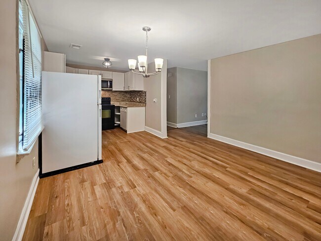 Building Photo - 382 Cologne Dr SE