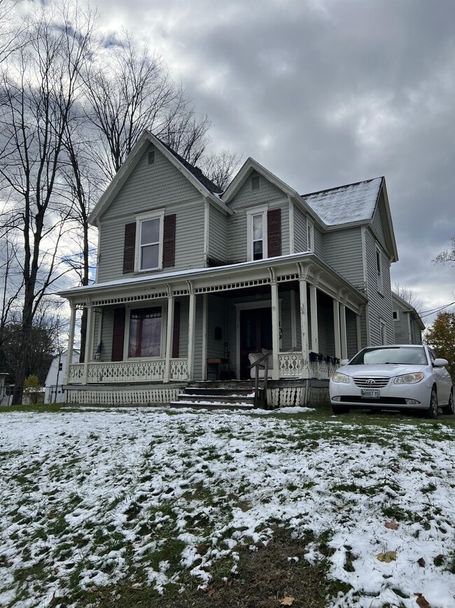 Building Photo - 109 Pleasant St