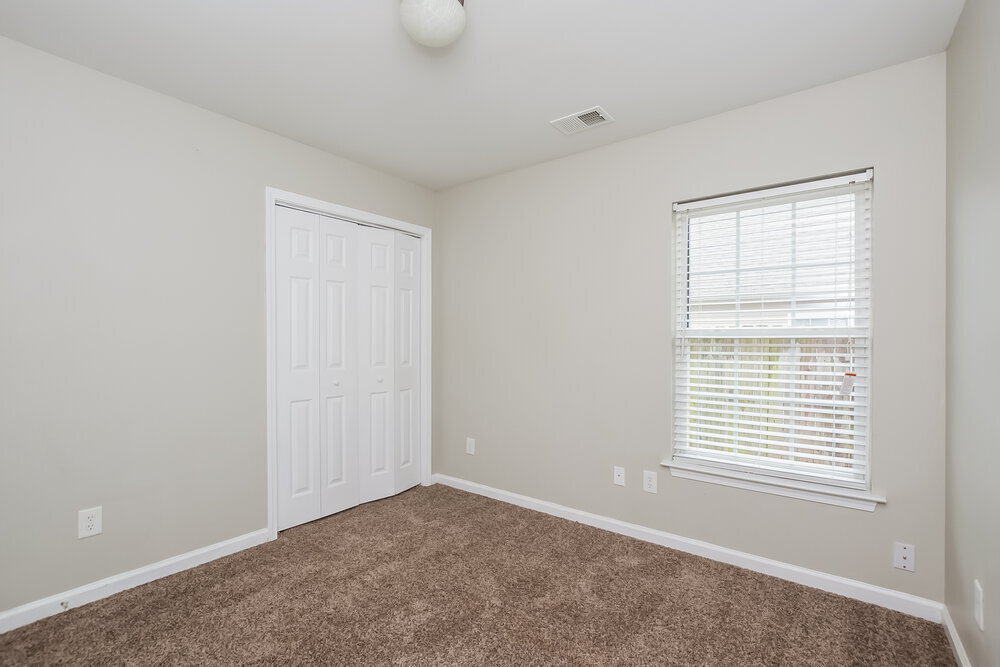 Building Photo - 5 Hill Crest Cir