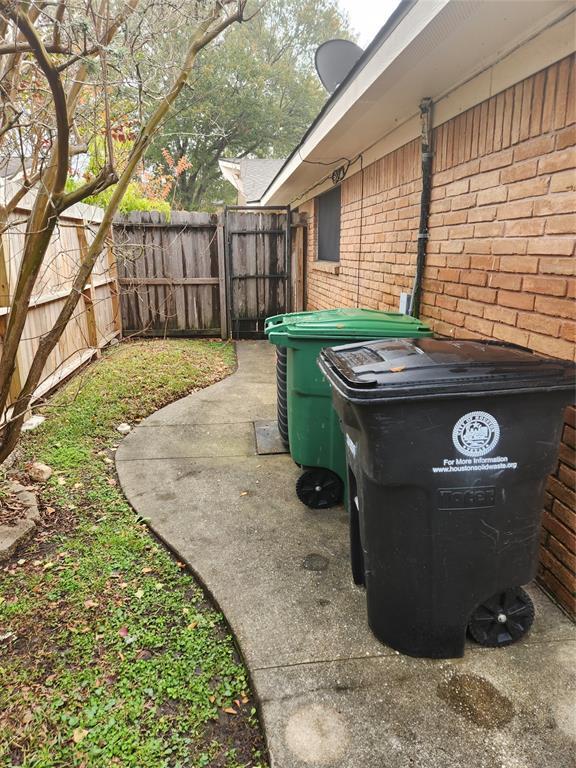 Building Photo - 1511 Silverpines Rd