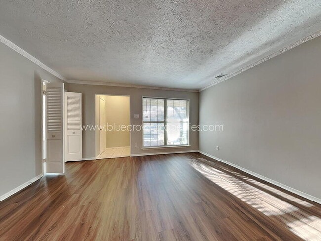 Building Photo - 8322 Lullwater Dr