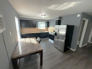 Building Photo - 309 S 3rd St