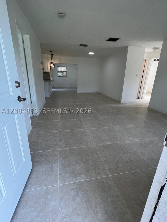 Building Photo - 3104 Tropic Blvd