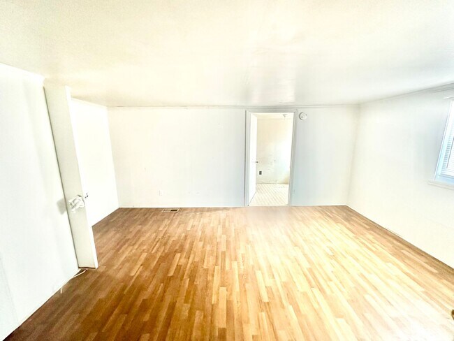 Building Photo - 1058 Flint Hill St