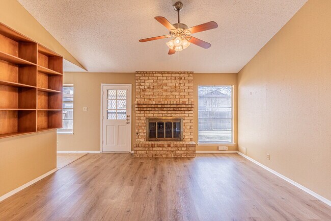 Building Photo - 4414 Valleybrook