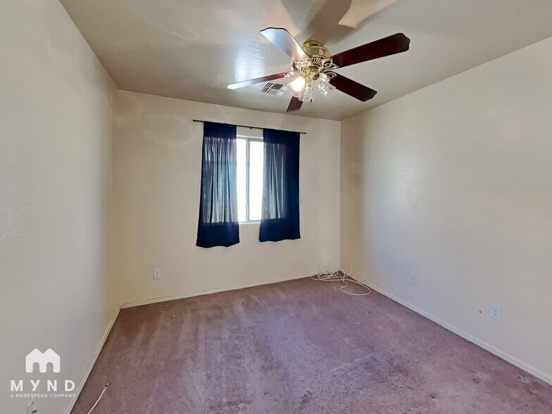 Building Photo - 8058 N 109th Ln