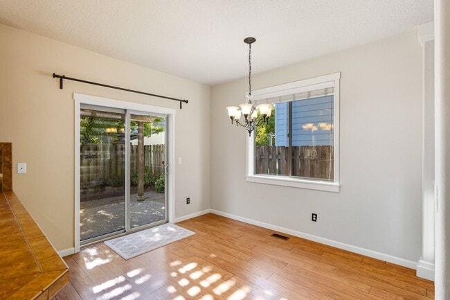Building Photo - Delightful 4-Bedroom, 2.5-Bath Home in the...