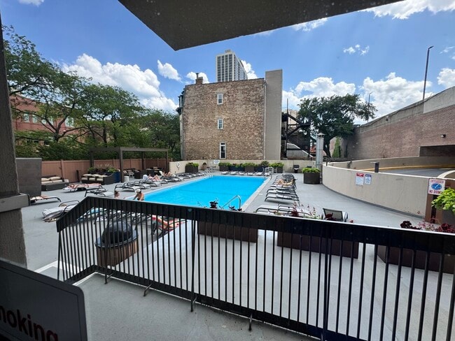 Building Photo - 1660 N La Salle Dr