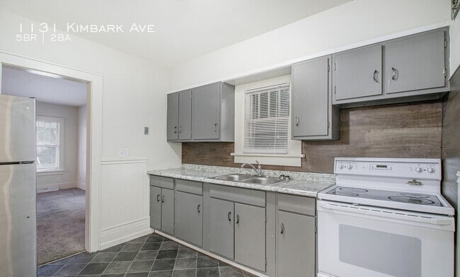 Building Photo - 1131 Kimbark Ave