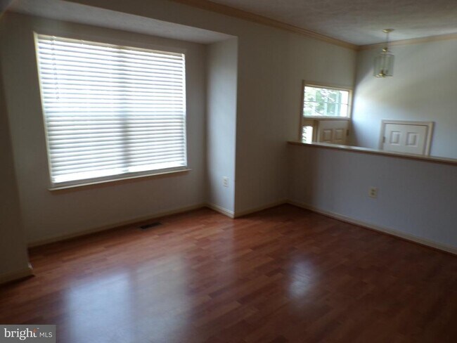 Building Photo - 114 Park Cove Dr