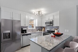 Building Photo - Beautiful NEWLY RENOVATED Townhome in the ...