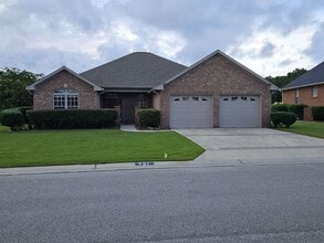 Building Photo - Beautiful 3 Bedroom 2 bath Home in Hampste...