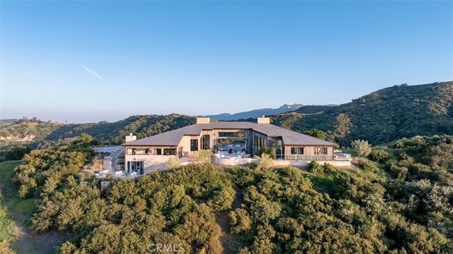 Building Photo - 3121 Old Topanga Canyon Rd