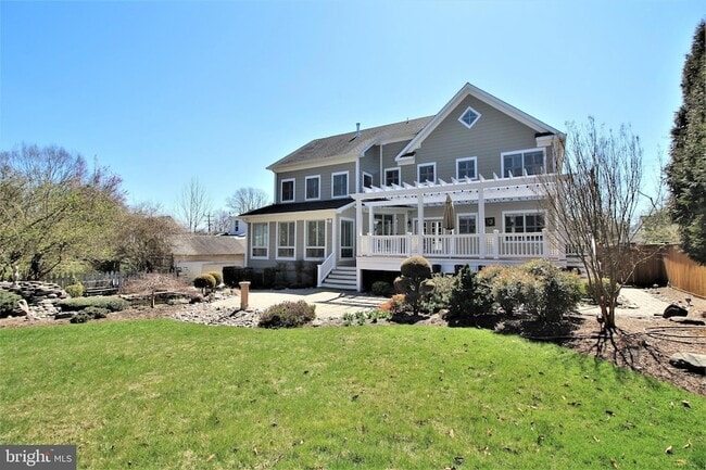 Building Photo - 5905 Lone Oak Dr