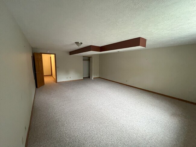 Building Photo - 4262 Eagle Crest Dr