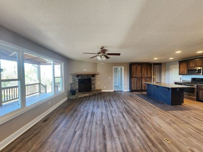 Building Photo - Well Maintained Swannanoa Rental! 2 BEDROOM/2 BATHROOM + BONUS ROOM