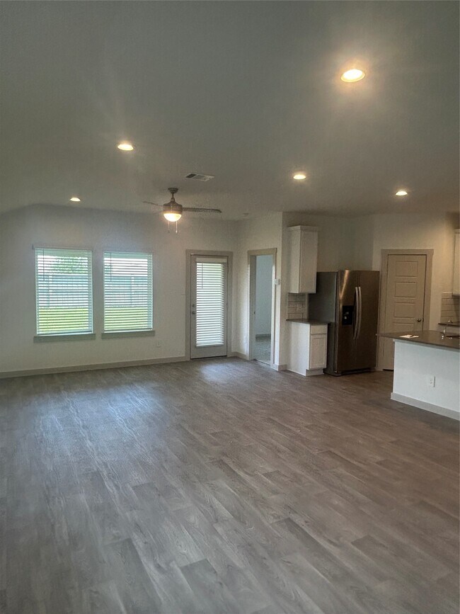 Building Photo - 215 Dusty Bridle Ln