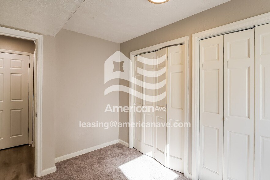 Building Photo - 3733 N Gladstone Ave