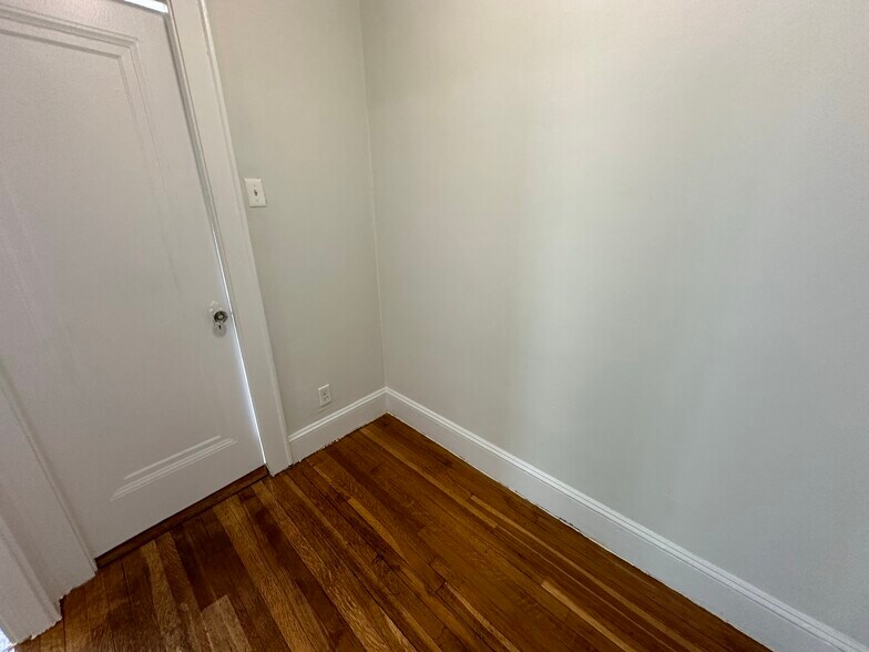 Building Photo - 130 Highland Ave