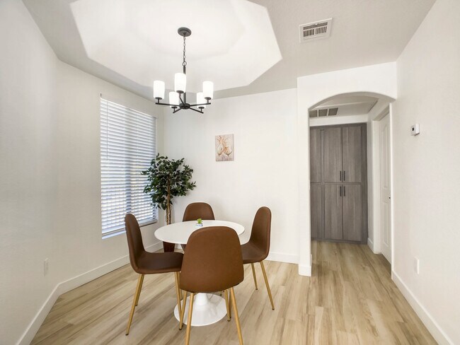 Building Photo - 14201 N 70th Way