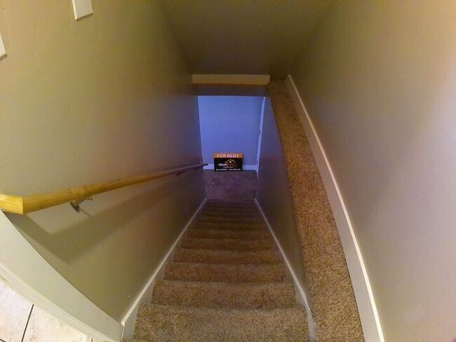 Building Photo - 3 bdrm 2 1/2 bth TownHome 2 Car Garage-Dog...