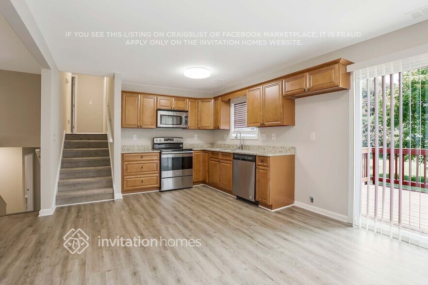 Building Photo - 51 Primrose Ln