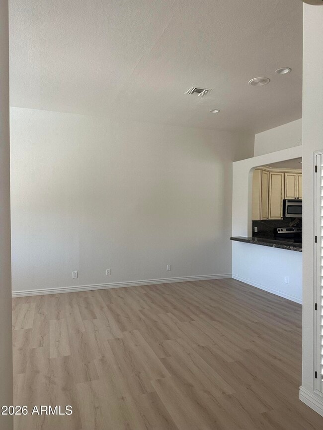 Building Photo - 8889 E Meadow Hill Dr