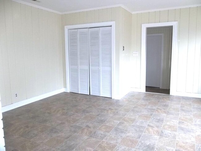 Building Photo - 5511 Wedgewood Dr