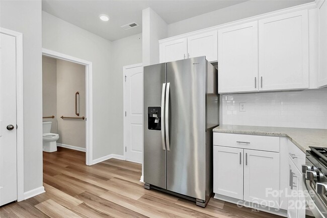 Building Photo - 720 Herlong Ave