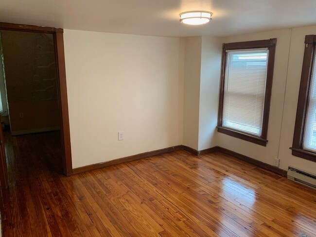 Building Photo - 1030 Center St