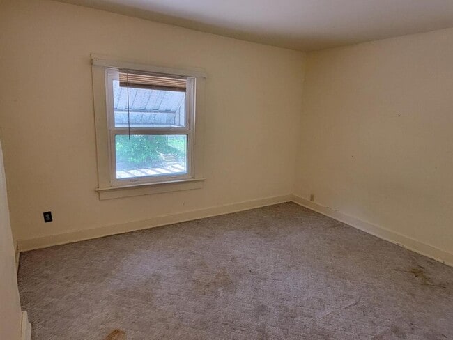 Building Photo - 1053 Highland Ave