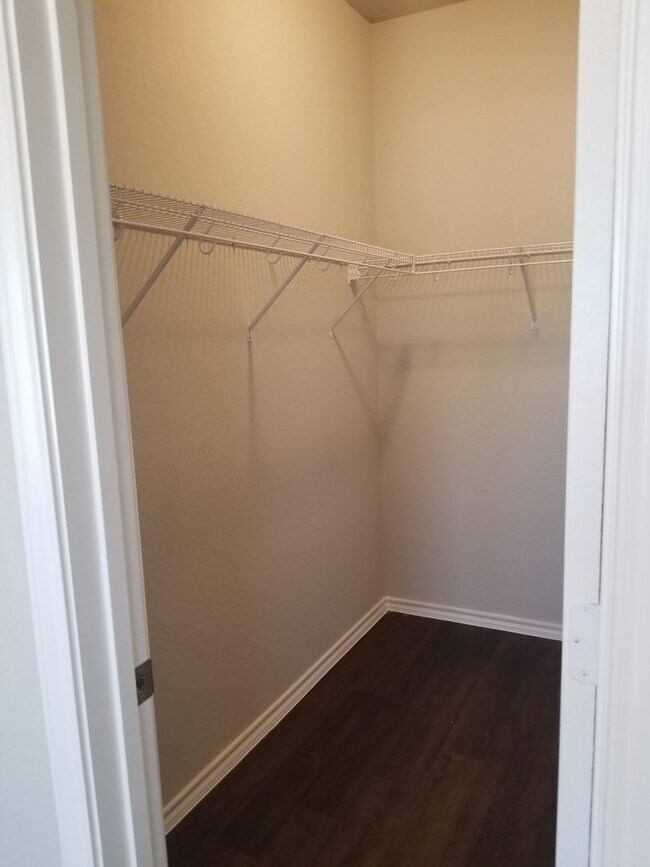 Building Photo - Gorgeous 1 story 4 bedroom Rental!