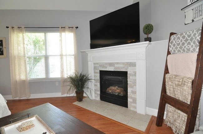 Building Photo - 156 Cottonham Ct