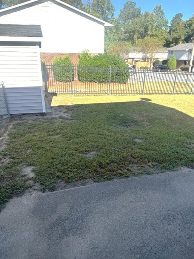 Building Photo - 800 Verdant Dr