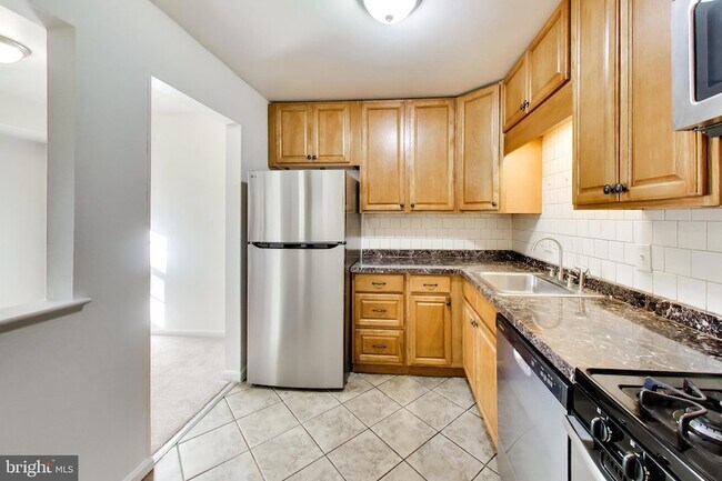 Building Photo - 862 College Pkwy