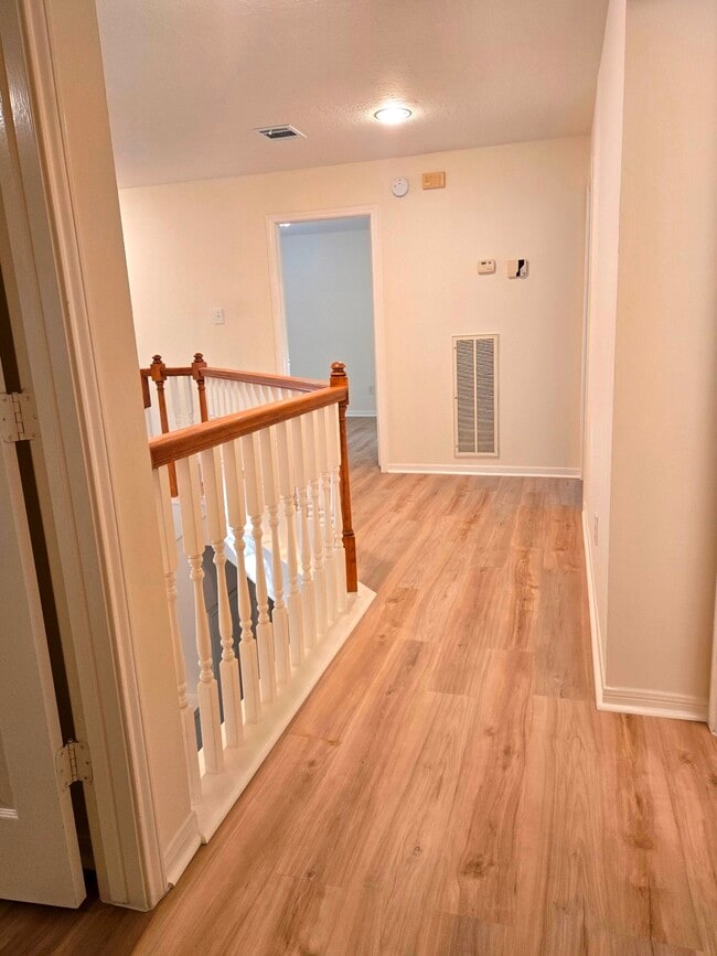 Building Photo - 1611 Monvale Ln