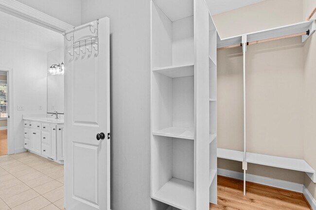 Building Photo - 307 Bellhaven Dr