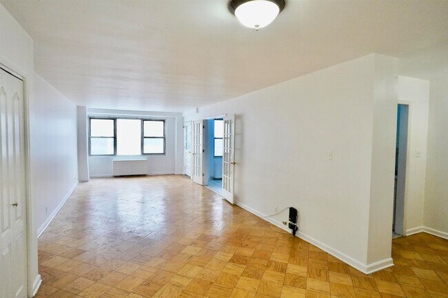 Building Photo - 225 St Pauls Ave