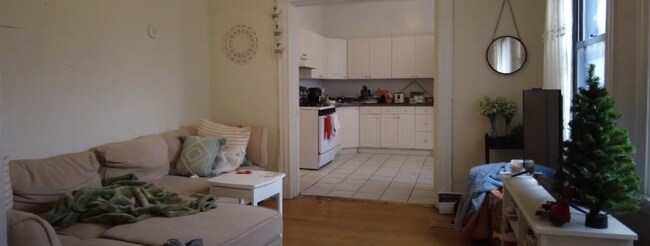 Building Photo - 4-bed + 1 1/2 bath BU-GAP