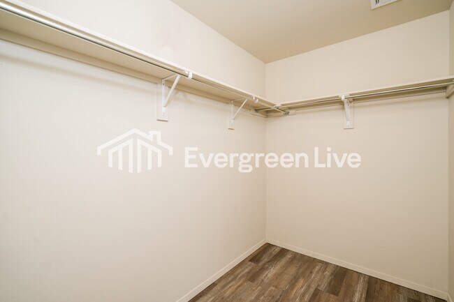 Building Photo - 10106 E King Pl