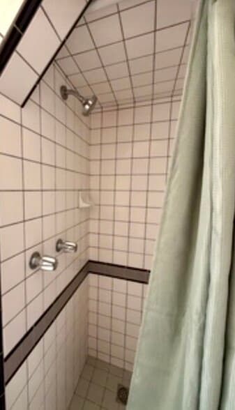 Building Photo - 6089 Cashio St