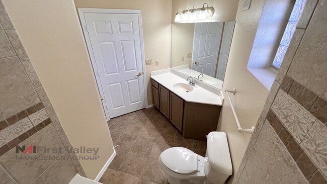 Building Photo - 2 Bedroom- 2 Bathroom Downstairs