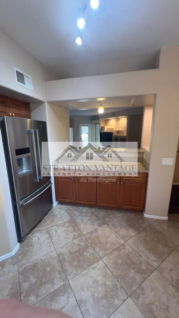 Building Photo - 1351 N Pleasant Dr