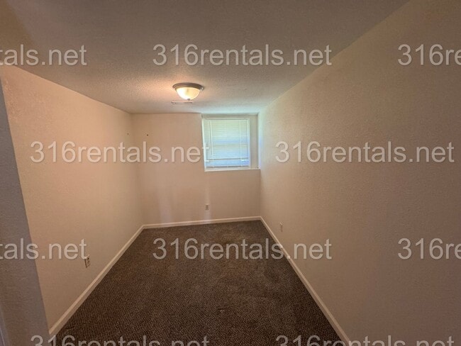 Building Photo - $950- 3 bed 1 bath - Single Family Home