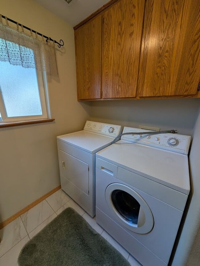Building Photo - Gorgeous large Clarkston Heights duplex