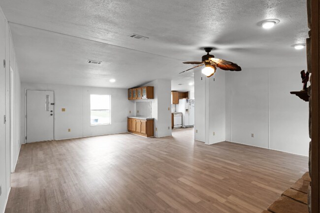Building Photo - 571 Lindsey Dr