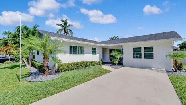 Building Photo - 722 SW 28th Ave