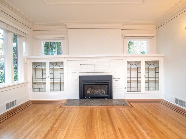 Building Photo - 1719 N 128th St