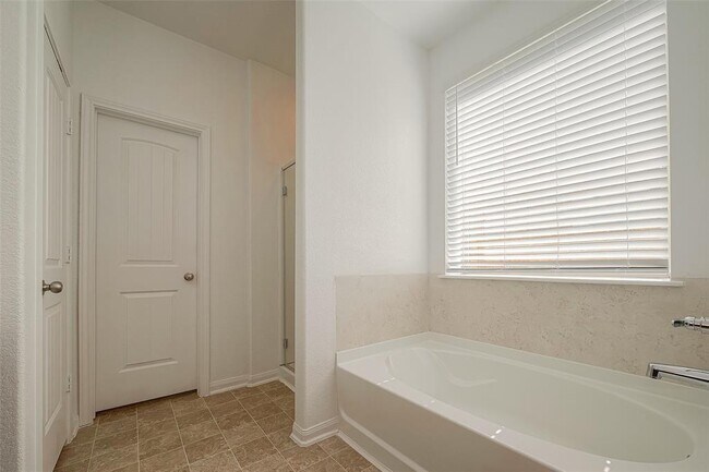 Building Photo - 14633 E Pine Heart Dr